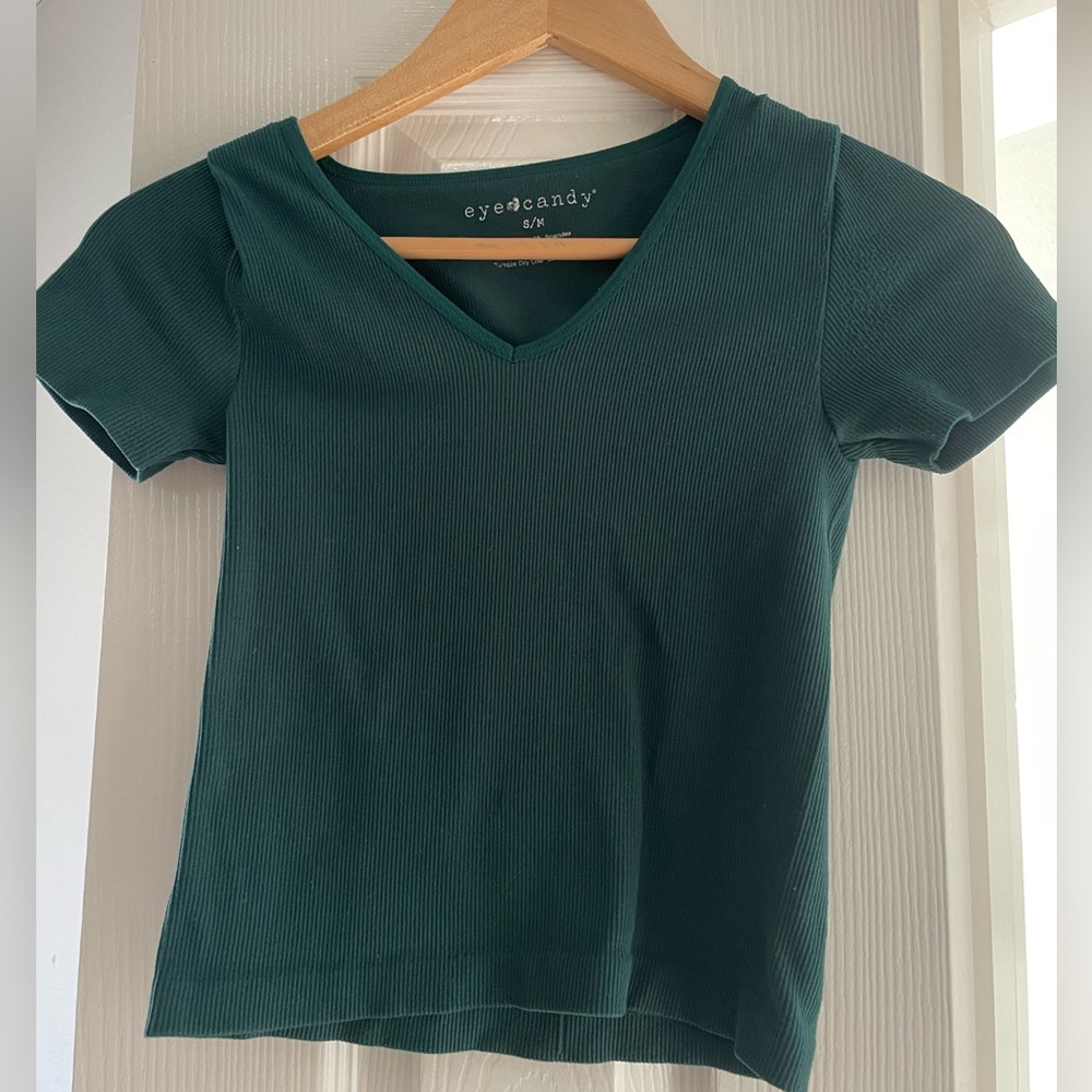 Ribbed V neck shirt